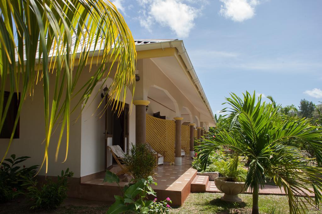 Etoile Labrine Guest House La Digue Exterior photo