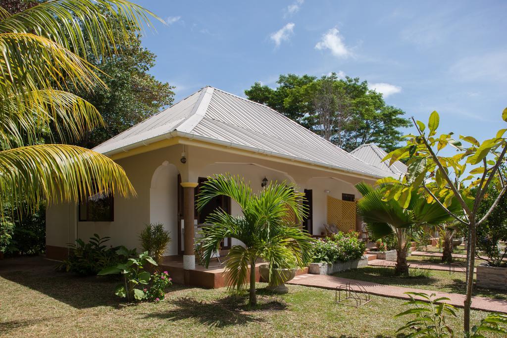 Etoile Labrine Guest House La Digue Exterior photo